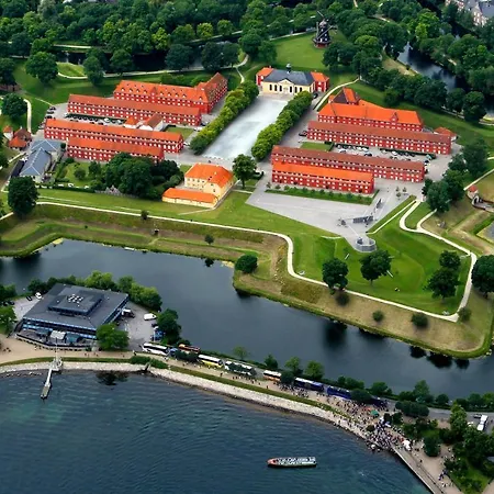 Spacious Tivoli Gardens W 3 Bedrooms شقة كوبنهاجن