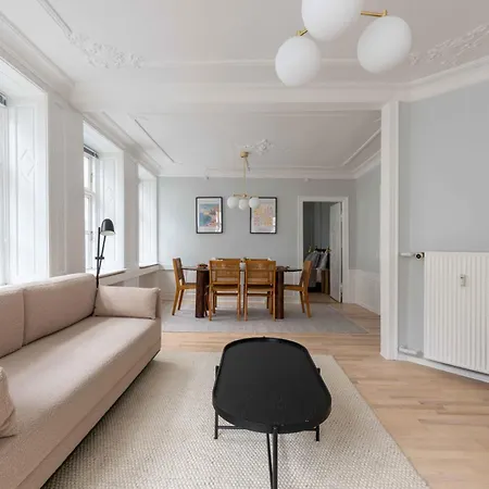Spacious Tivoli Gardens W 3 Bedrooms København